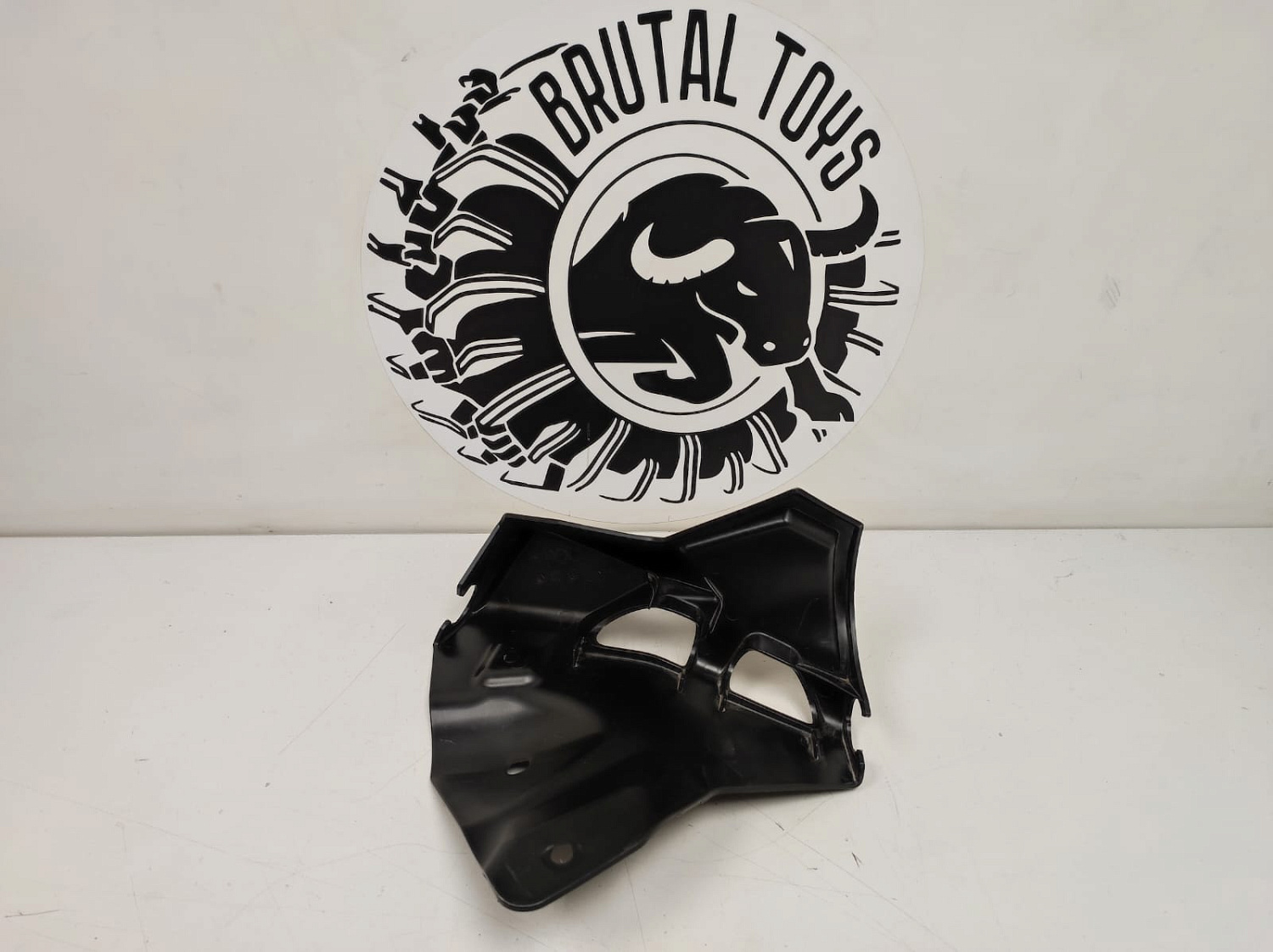 Защита переднего правого рычага RH 706205520 бу